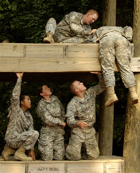 Recruits navigating the Confidence Course